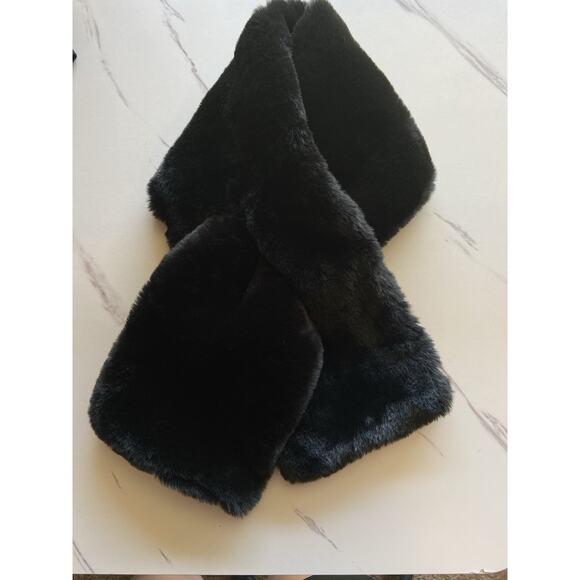 Apparis Black Faux Fur Pull Through Scarf Cozy Winter Wrap Accessory Neck Warmer - Picture 1 of 3